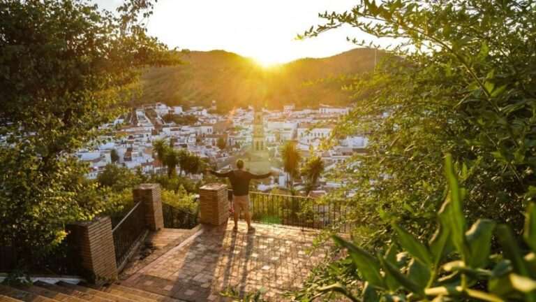 ¿Qué pueblos de Sevilla son ideales para los amantes de la fotografía y la naturaleza?